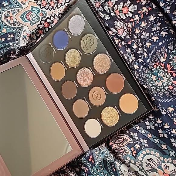 Brand new eyeshadow palette. - Picture 2 of 2